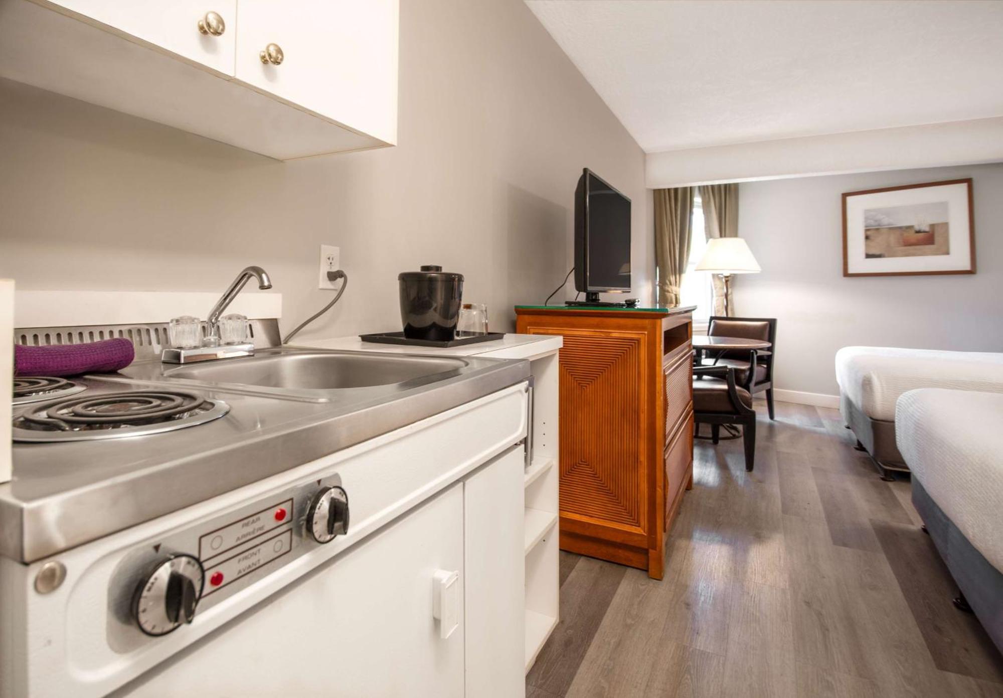 Coast Parksville Hotel Екстериор снимка