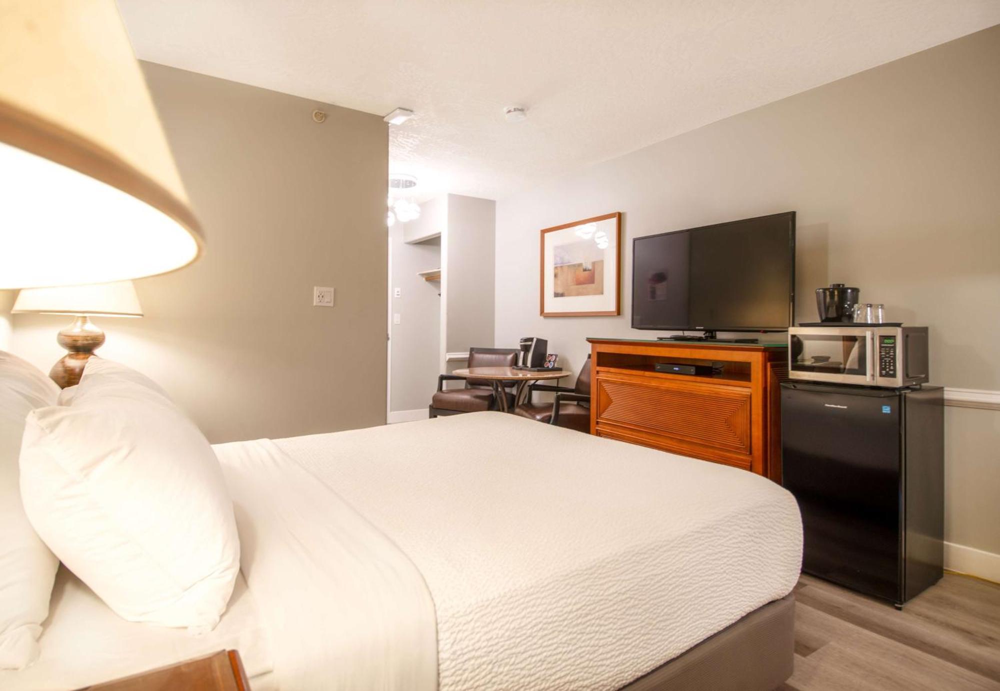 Coast Parksville Hotel Екстериор снимка