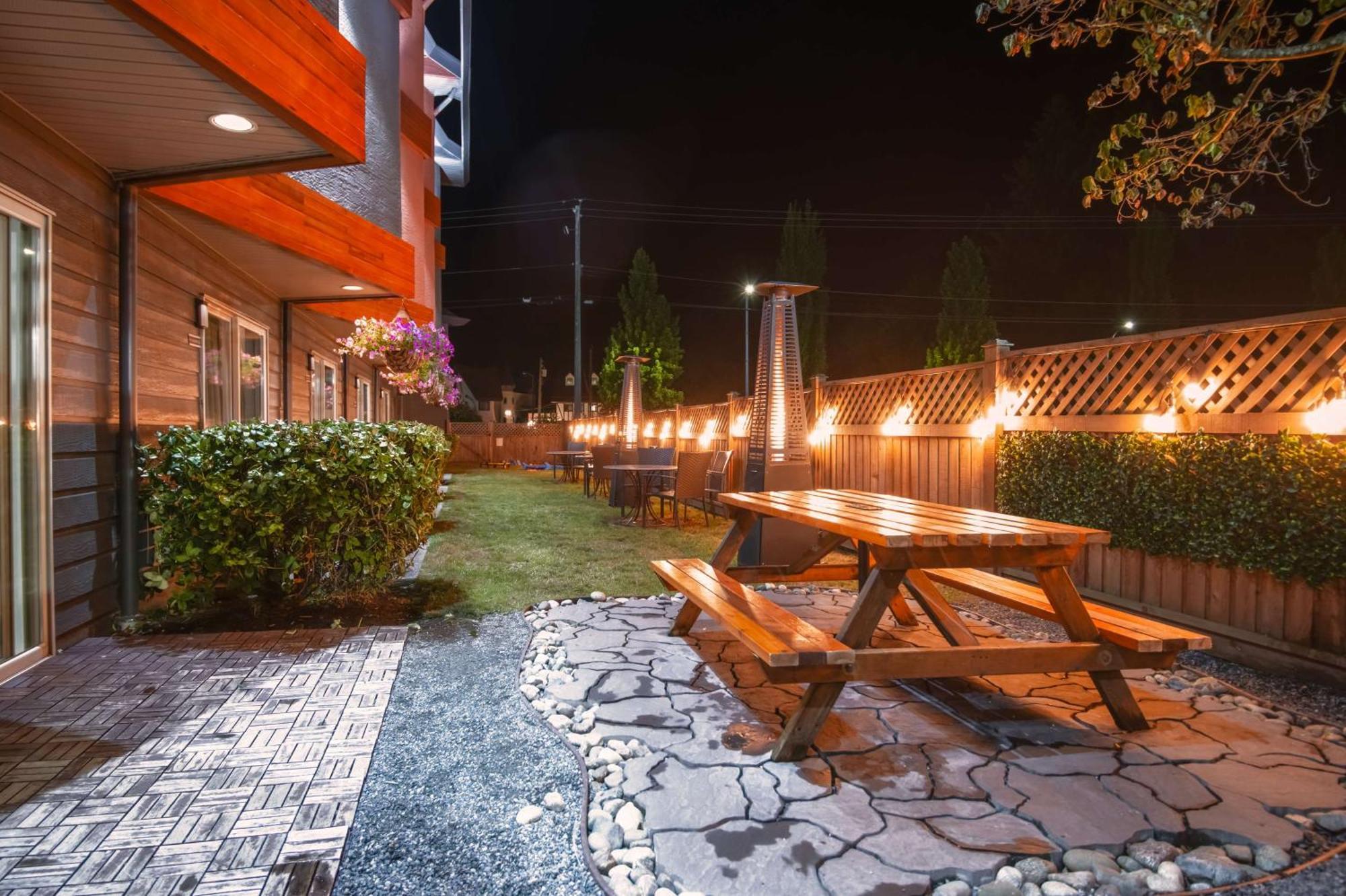 Coast Parksville Hotel Екстериор снимка