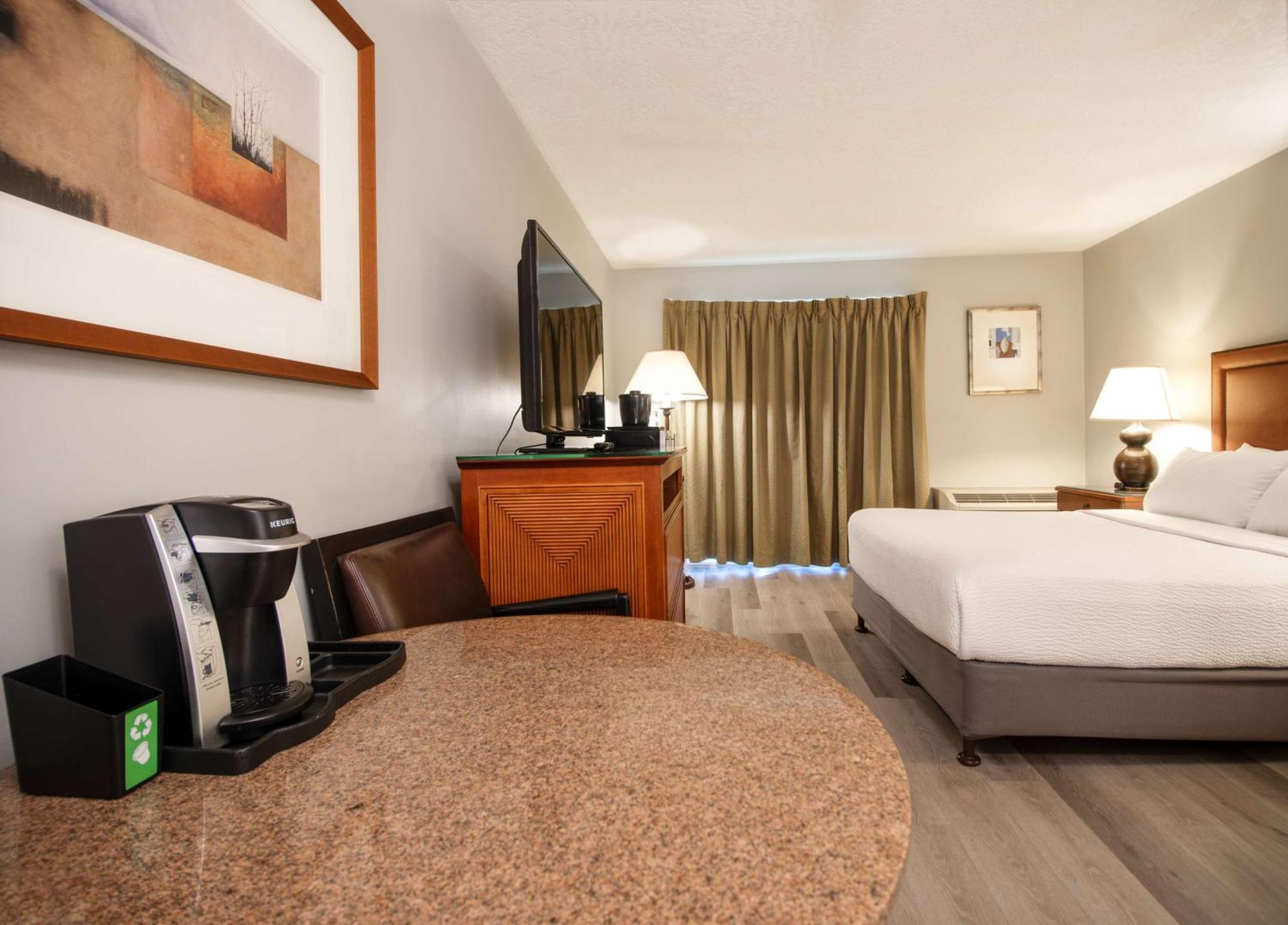 Coast Parksville Hotel Екстериор снимка