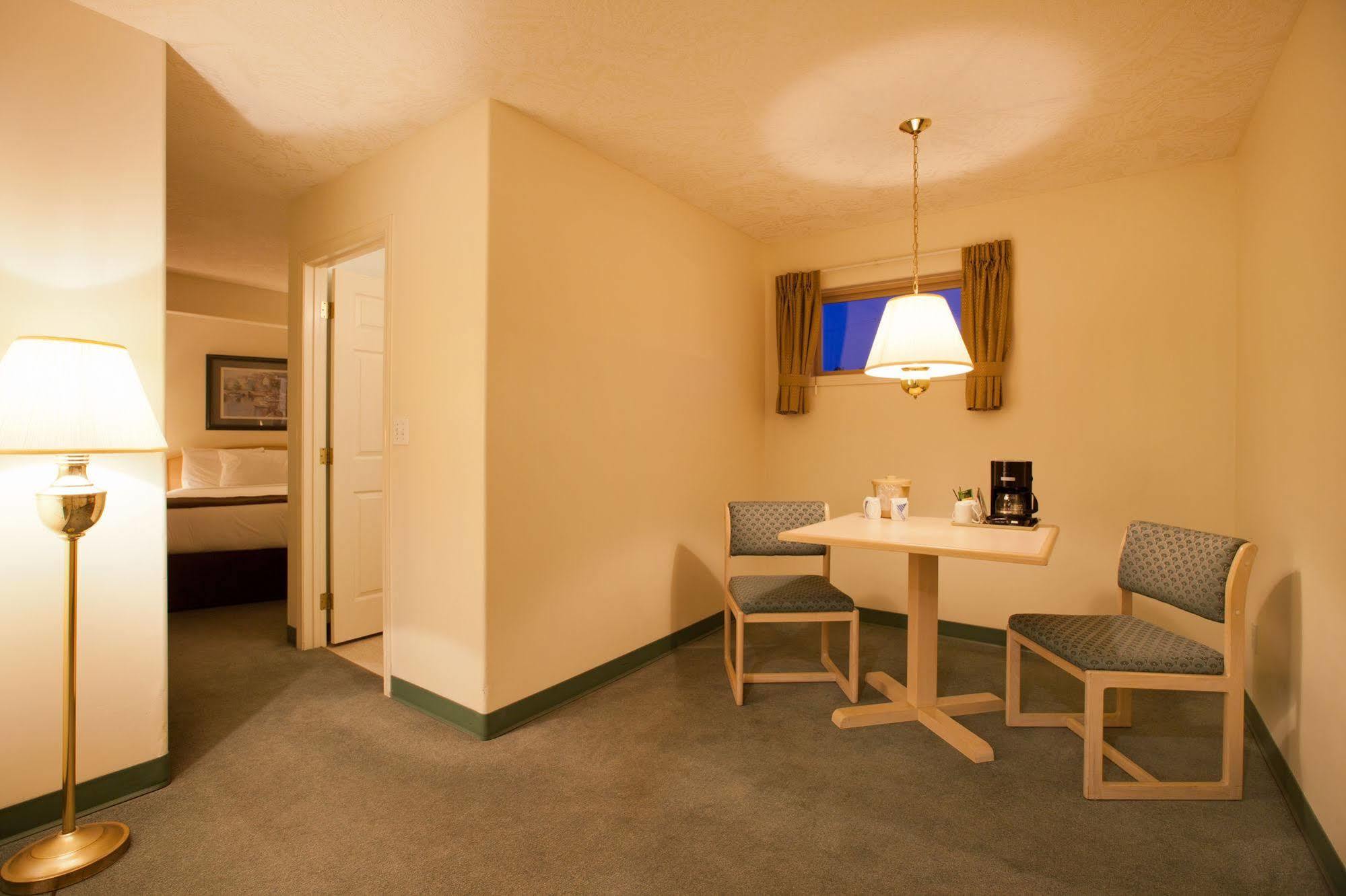Coast Parksville Hotel Екстериор снимка