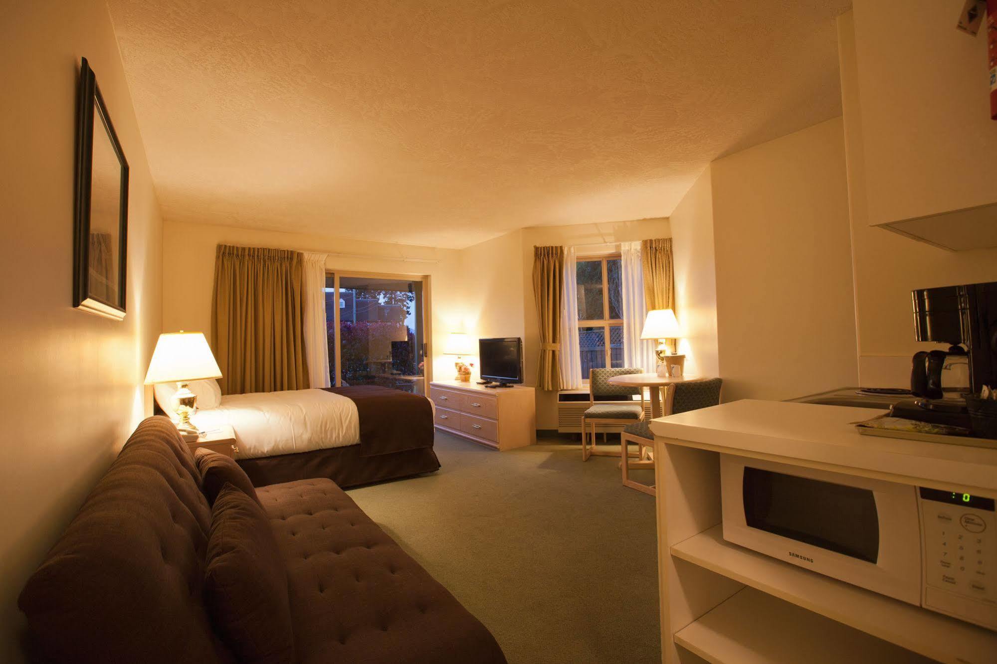 Coast Parksville Hotel Екстериор снимка
